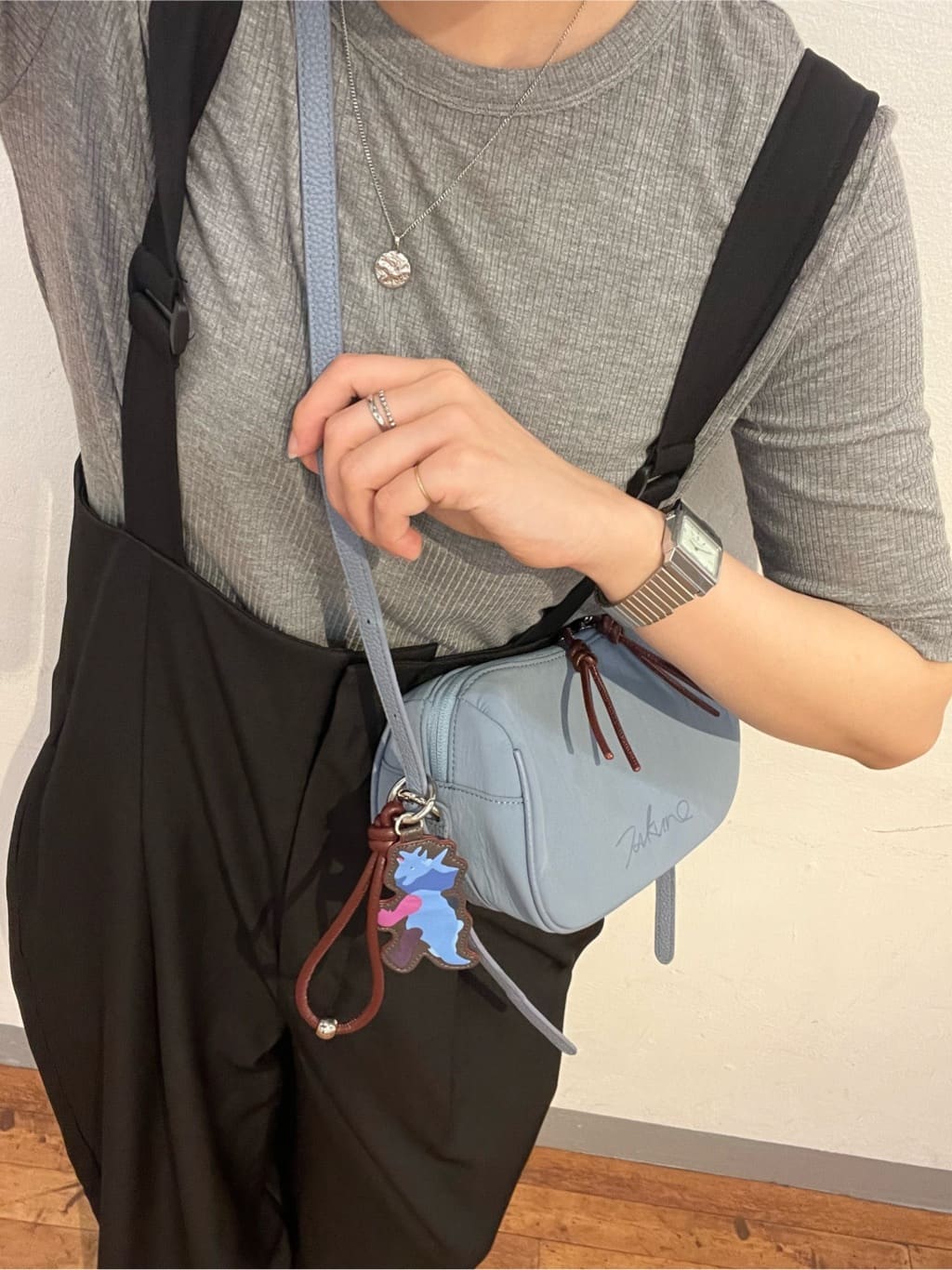 ear PAPILLONNERの【Takuro Matsui×ear】コラボチャーム付きショルダーバッグを使ったコーディネートを紹介します。｜Rakuten Fashion(楽天ファッション／旧楽天ブランドアベニュー)7350035