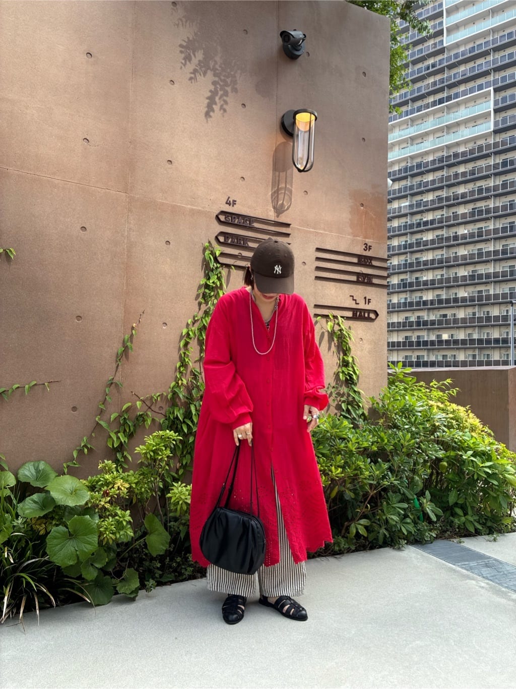 ear PAPILLONNERのカットワーク刺しゅうワンピース【SUM1 STYLE】を使ったコーディネートを紹介します。｜Rakuten Fashion(楽天ファッション／旧楽天ブランドアベニュー)7350552