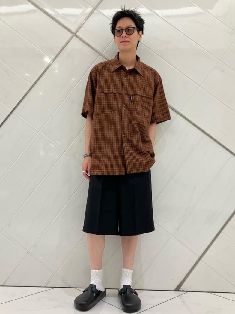 FREAK’S STOREの1タック バギーシルエット スラックス ショートパンツを使ったコーディネートを紹介します。｜Rakuten Fashion(楽天ファッション／旧楽天ブランドアベニュー)7351154
