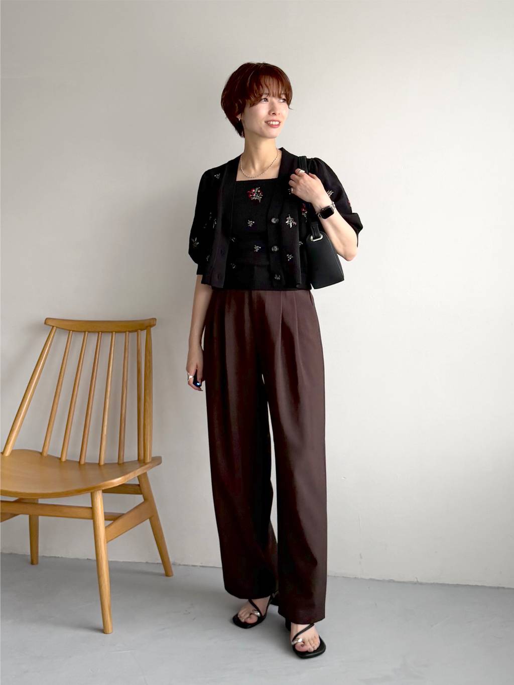 mysty womanのフラワー刺繍ニットカーディガン5分袖を使ったコーディネートを紹介します。｜Rakuten Fashion(楽天ファッション／旧楽天ブランドアベニュー)7351322