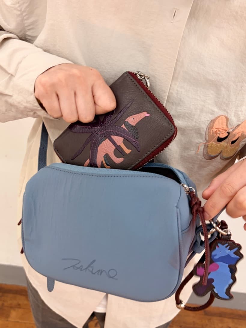 ear PAPILLONNERの【Takuro Matsui×ear】コラボチャーム付き本革折り財布を使ったコーディネートを紹介します。｜Rakuten Fashion(楽天ファッション／旧楽天ブランドアベニュー)7352598