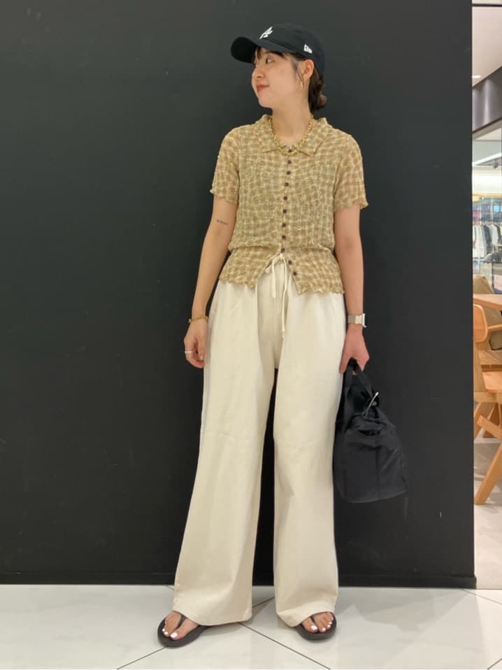 FREAK’S STOREのチェック ポコポコ 半袖ブラウスを使ったコーディネートを紹介します。｜Rakuten Fashion(楽天ファッション／旧楽天ブランドアベニュー)7354018