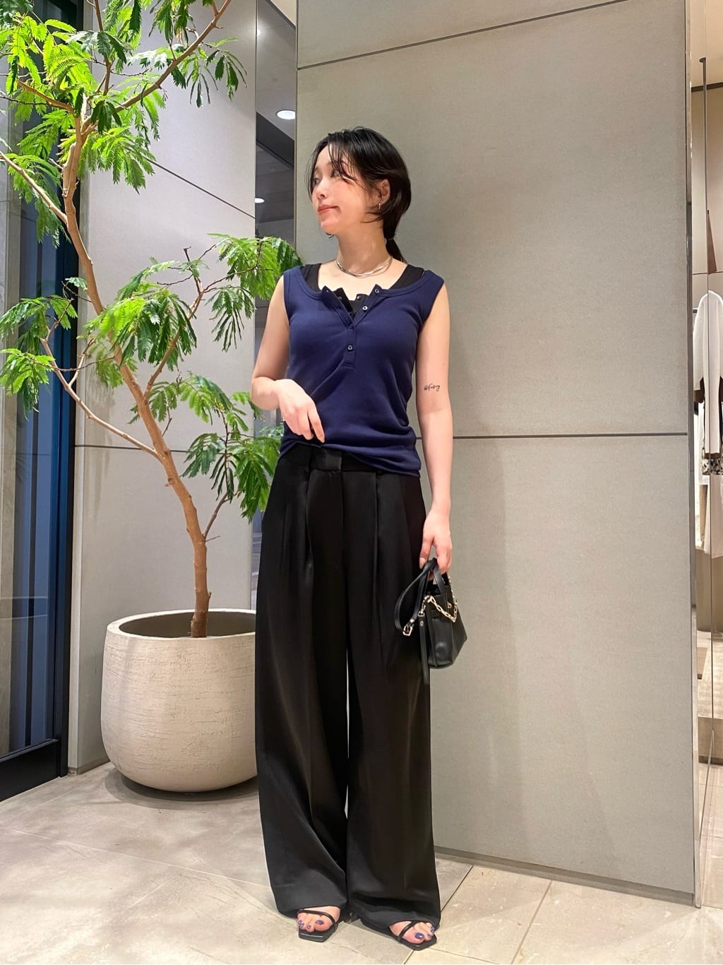 GALLARDAGALANTEの【2.718】レザーチェーンミニバッグを使ったコーディネートを紹介します。｜Rakuten Fashion(楽天ファッション／旧楽天ブランドアベニュー)7356817