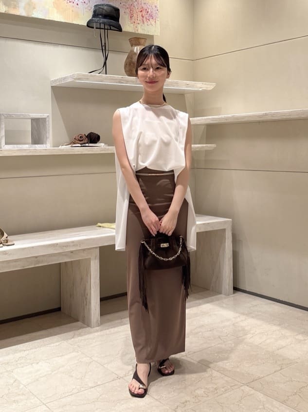 GALLARDAGALANTEのバックフレアカットソーを使ったコーディネートを紹介します。｜Rakuten Fashion(楽天ファッション／旧楽天ブランドアベニュー)7356969