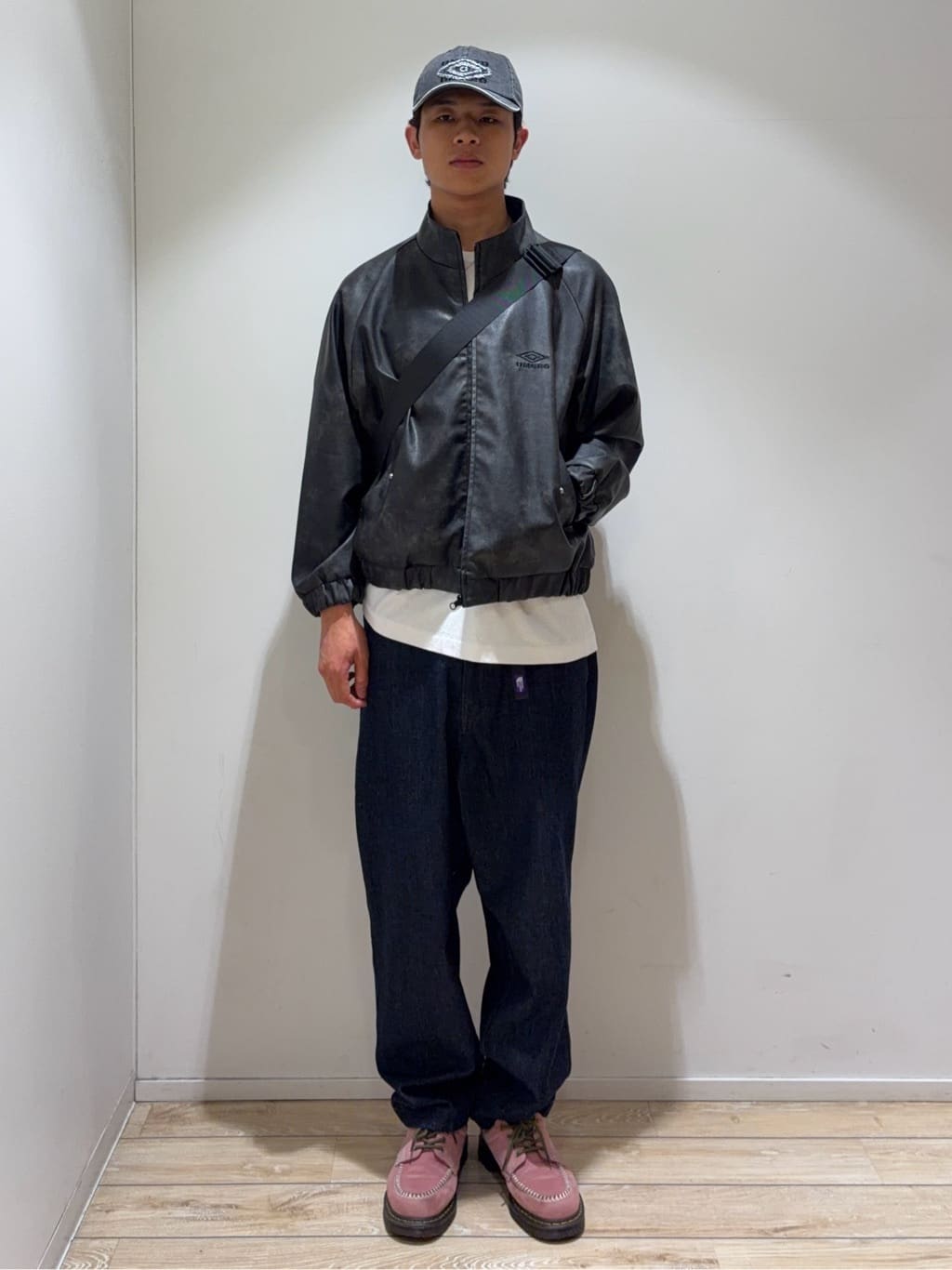 FREAK’S STOREのumbro × FREAK'S STORE 別注 ムラ加工 レザレット スタンドカラー ブルゾン 26AWを使ったコーディネートを紹介します。｜Rakuten Fashion(楽天ファッション／旧楽天ブランドアベニュー)7357578
