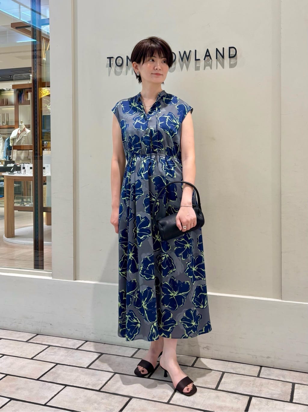 TOMORROWLAND | ローズプリント スタンドカラーワンピース | Rakuten
