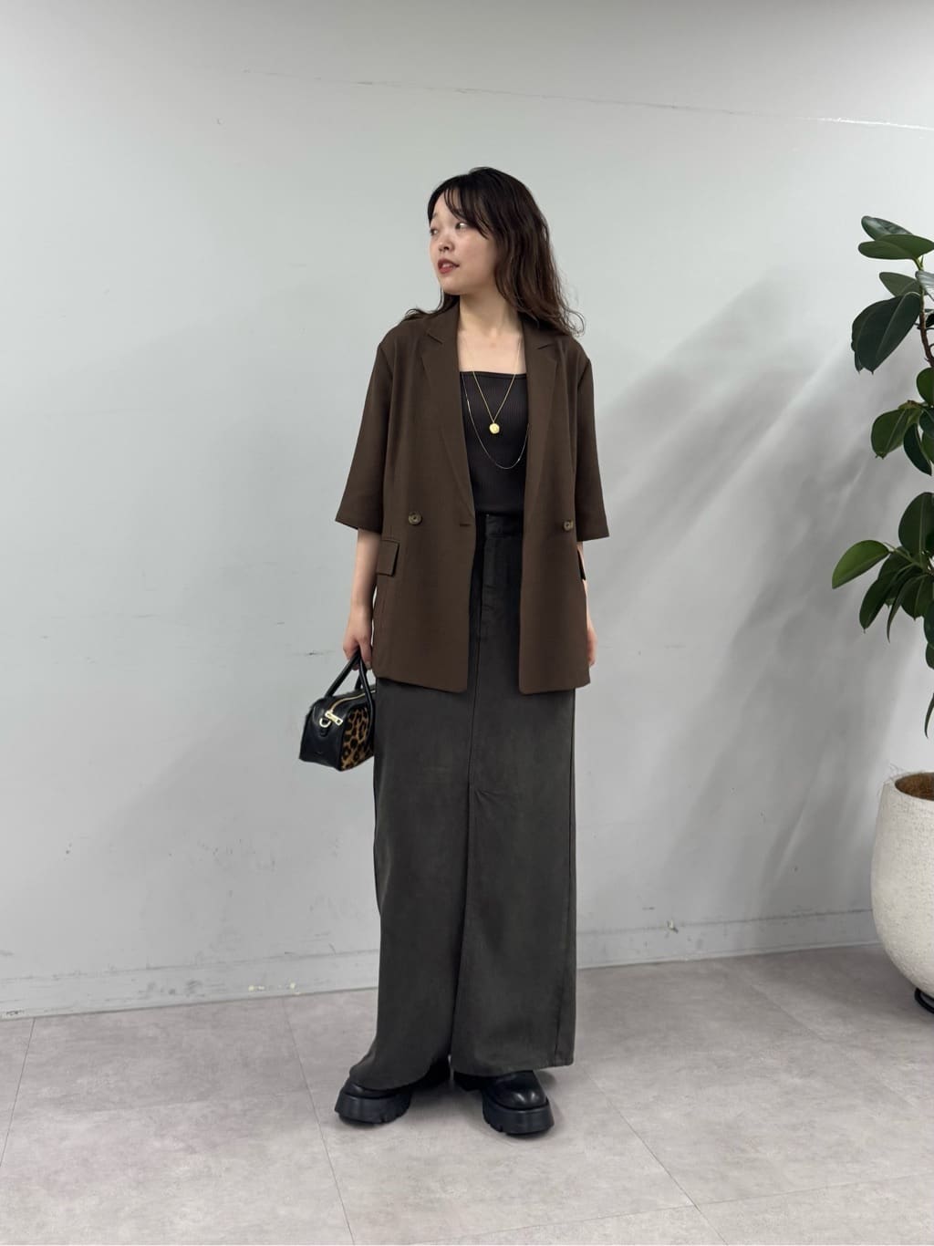 GALLARDAGALANTEの【セットアップ対応】リヨセルスリットスカートを使ったコーディネートを紹介します。｜Rakuten Fashion(楽天ファッション／旧楽天ブランドアベニュー)7359140