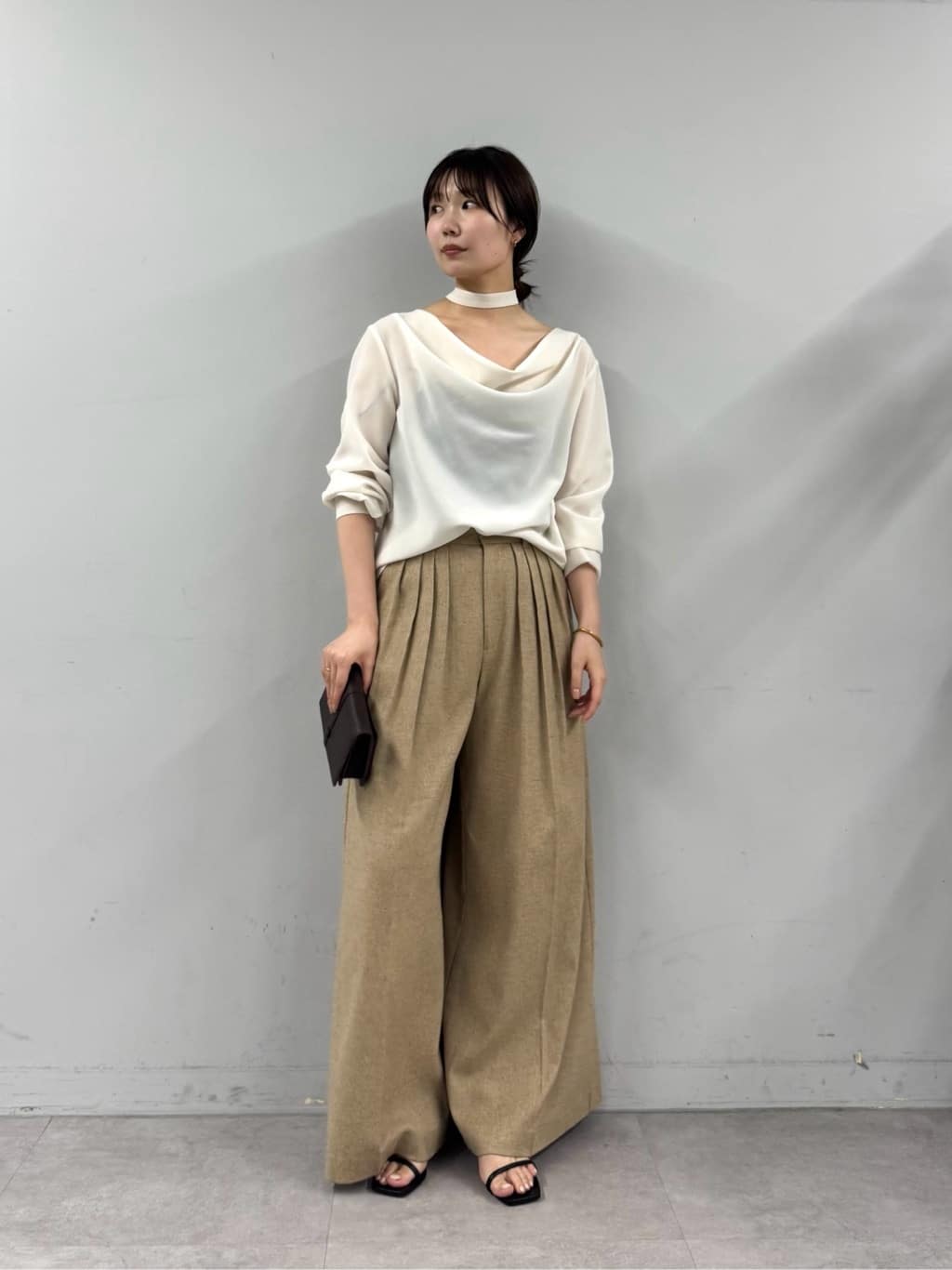 GALLARDAGALANTEのタイ付きドレープブラウスを使ったコーディネートを紹介します。｜Rakuten Fashion(楽天ファッション／旧楽天ブランドアベニュー)7360097