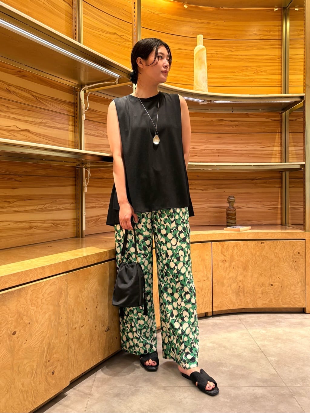 GALLARDAGALANTEのバックフレアカットソーを使ったコーディネートを紹介します。｜Rakuten Fashion(楽天ファッション／旧楽天ブランドアベニュー)7361483