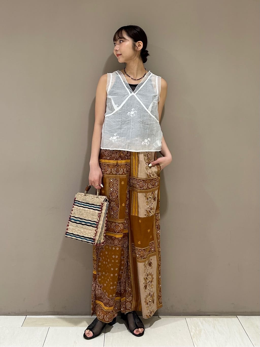 FREAK’S STOREの【セットアイテム】シアー刺繍 ノースリーブトップス&カップ付きキャミセットを使ったコーディネートを紹介します。｜Rakuten Fashion(楽天ファッション／旧楽天ブランドアベニュー)7362657