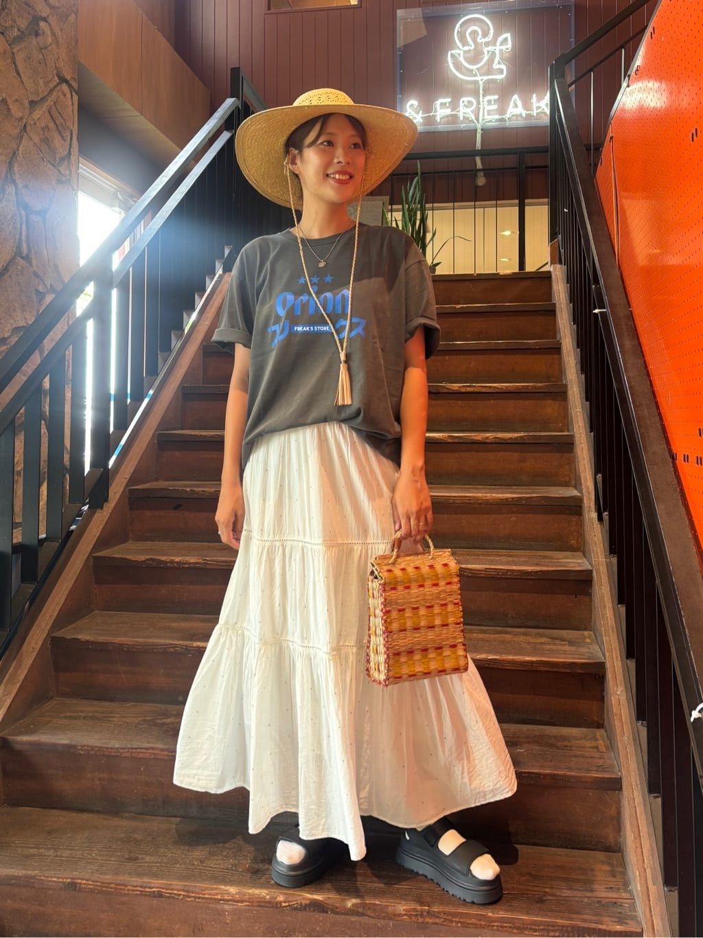 FREAK’S STOREのインド ラメドット はしごレース ティアード マキシスカートを使ったコーディネートを紹介します。｜Rakuten Fashion(楽天ファッション／旧楽天ブランドアベニュー)7365818