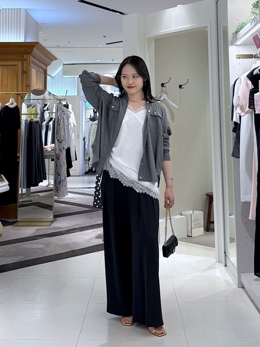 La boutique BonBonの【完売カラー再販・RISA監修】シアーデニム3WAY 