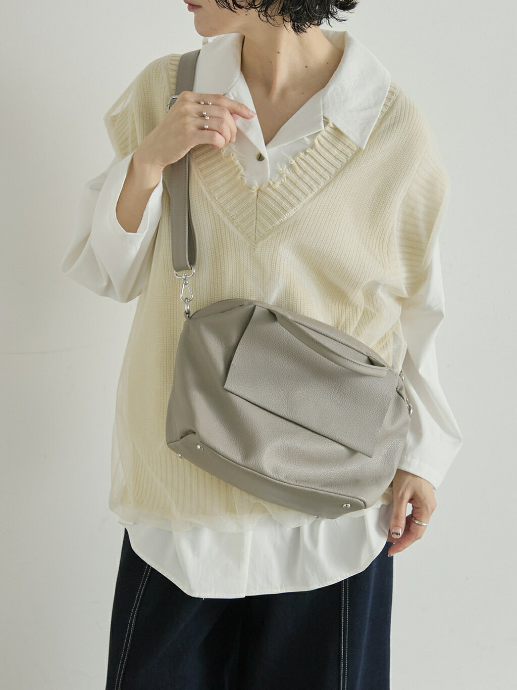 ear PAPILLONNERのレザーフラップ2WAYバッグSサイズを使ったコーディネートを紹介します。｜Rakuten Fashion(楽天ファッション／旧楽天ブランドアベニュー)7371531
