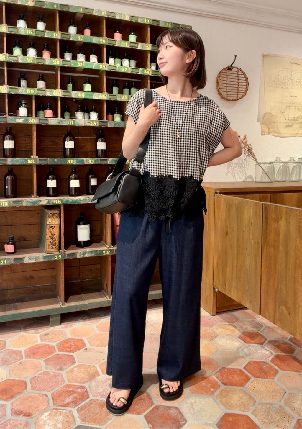 BEARDSLEY | 裾レースリネンブラウス | Rakuten Fashion(楽天