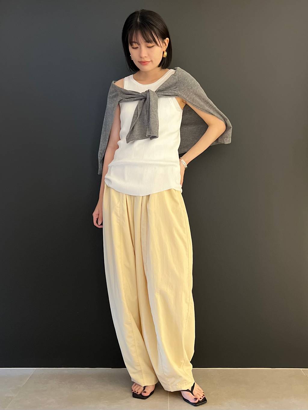 Curensologyのシアーリラックスニットプルオーバーを使ったコーディネートを紹介します。｜Rakuten Fashion(楽天ファッション／旧楽天ブランドアベニュー)7372666