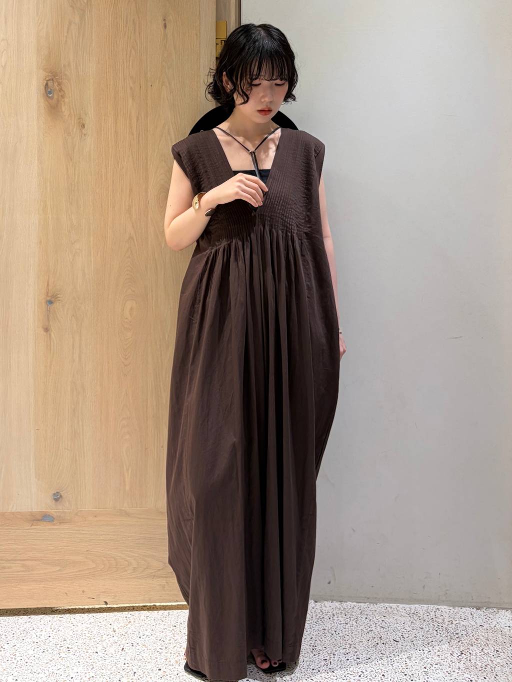 Curensologyのコットンサテンタックオールインワンを使ったコーディネートを紹介します。｜Rakuten Fashion(楽天ファッション／旧楽天ブランドアベニュー)7372654