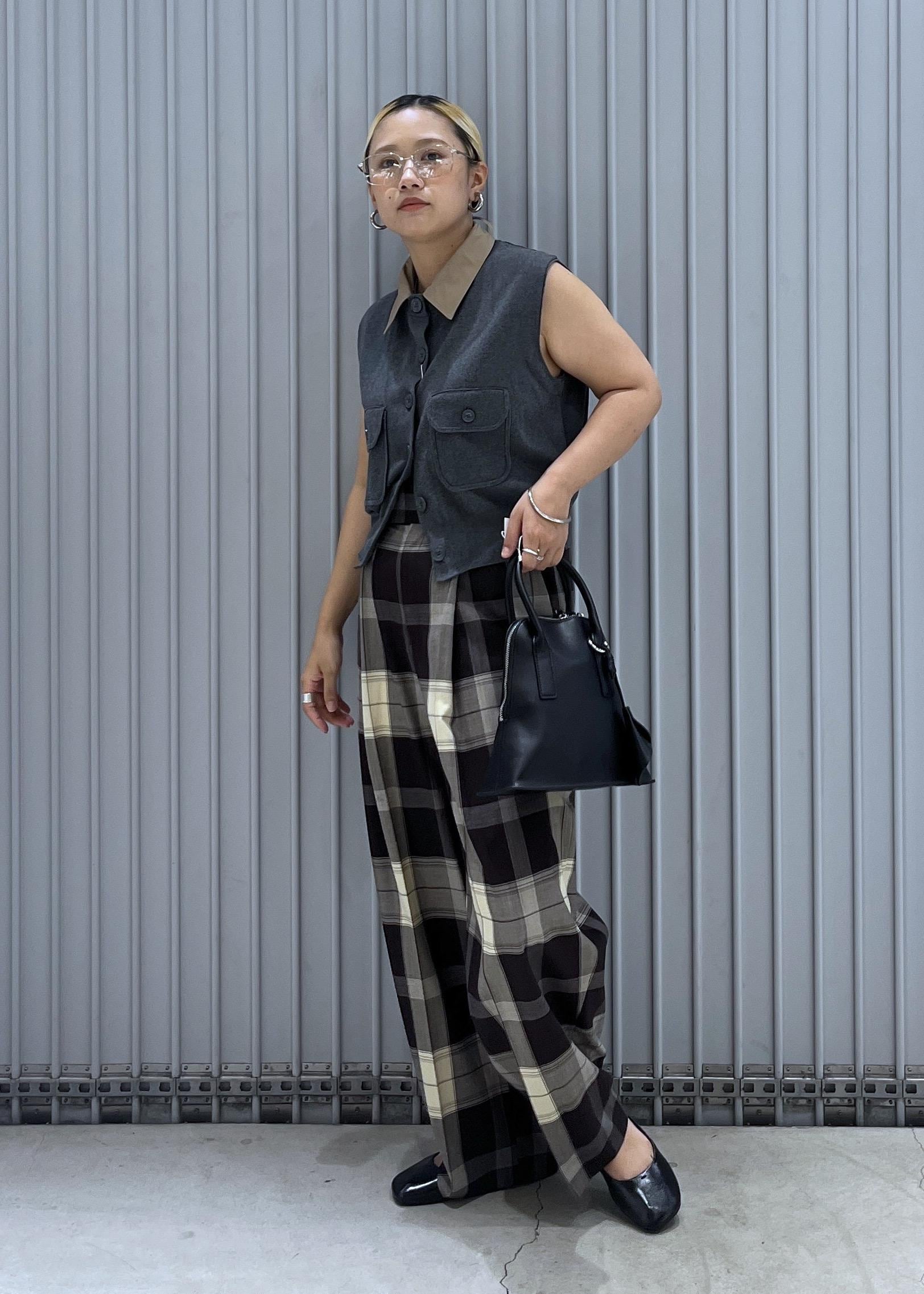 ADAM ET ROPE' | カラー付きポケットニットジレ | Rakuten Fashion