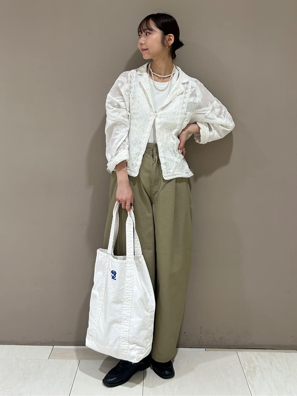 FREAK’S STOREのインド ヴィンテージ風 レースシャツを使ったコーディネートを紹介します。｜Rakuten Fashion(楽天ファッション／旧楽天ブランドアベニュー)7374341