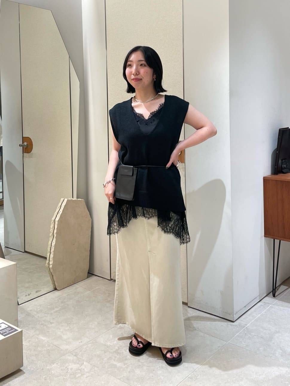 GALLARDAGALANTEのサイドスリットニットを使ったコーディネートを紹介します。｜Rakuten Fashion(楽天ファッション／旧楽天ブランドアベニュー)7374702