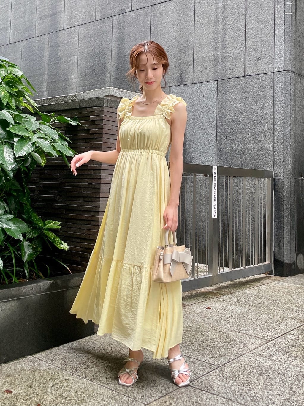 PROPORTION BODY DRESSINGの<EDIT COLOGNE>フリルショルダーティアードワンピースを使ったコーディネートを紹介します。｜Rakuten Fashion(楽天ファッション／旧楽天ブランドアベニュー)7379525