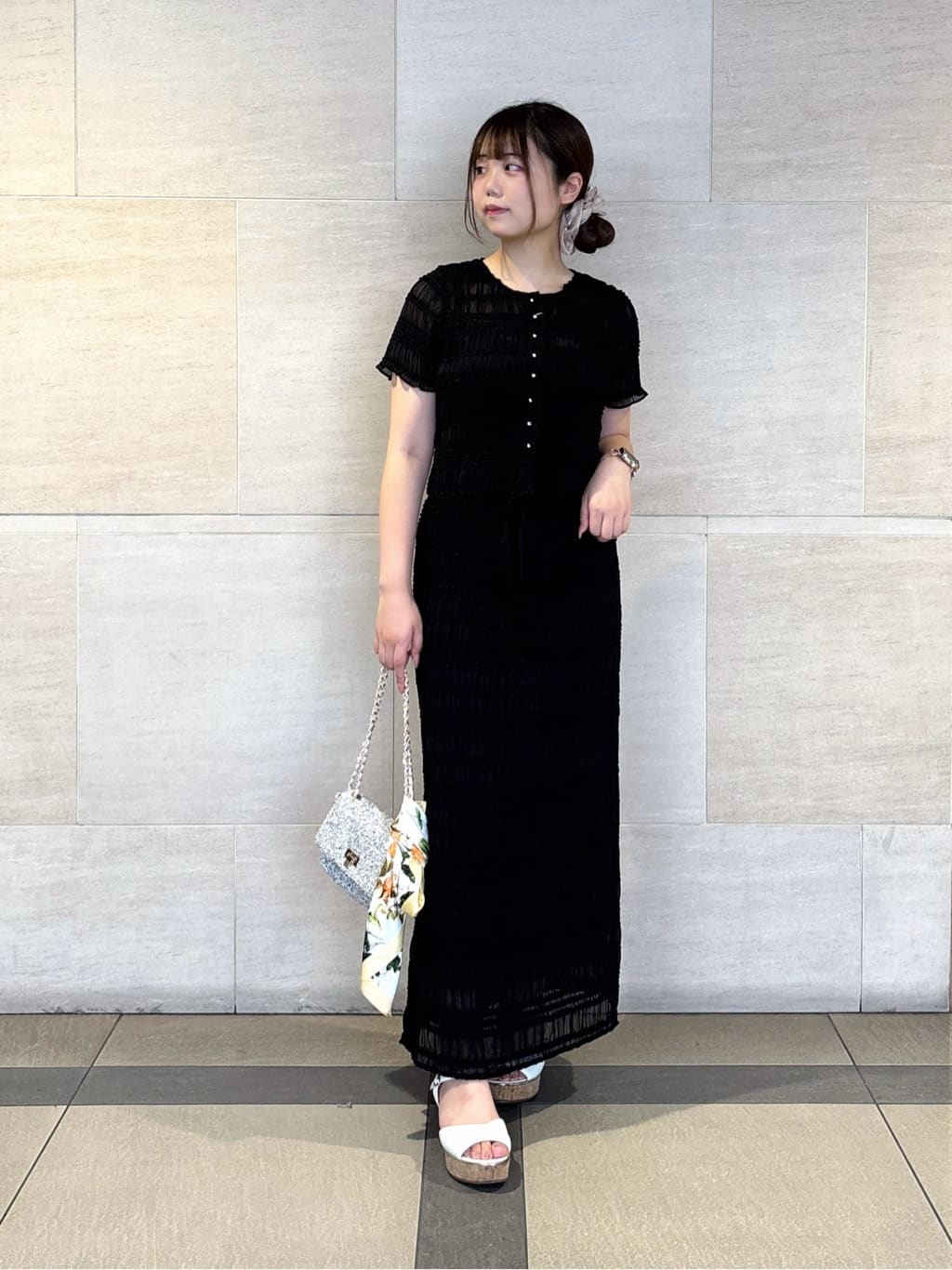 PROPORTION BODY DRESSINGの<a/mie>フリルシャーリングブラウスを使ったコーディネートを紹介します。｜Rakuten Fashion(楽天ファッション／旧楽天ブランドアベニュー)7382248