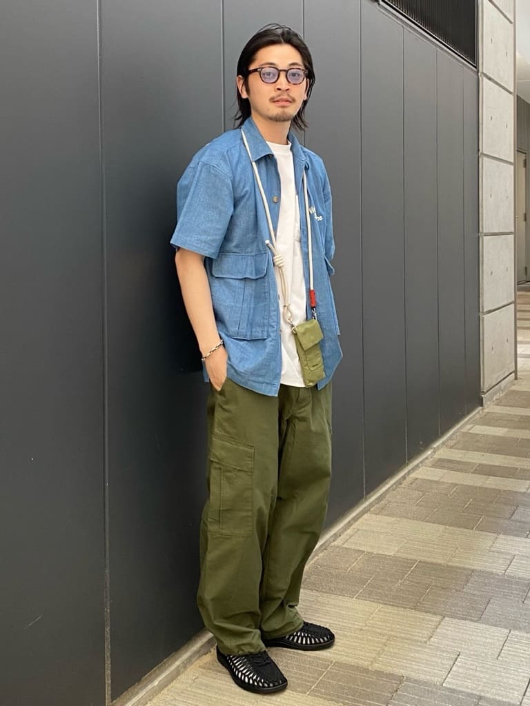 FREAK’S STOREの別注 6POCKET PANTSを使ったコーディネートを紹介します。｜Rakuten Fashion(楽天ファッション／旧楽天ブランドアベニュー)7383856