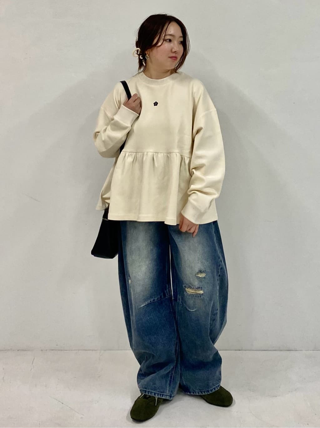 FREAK’S STOREのチャーム 付 デイジー 型押し レザレット ショルダーバッグ 限定展開を使ったコーディネートを紹介します。｜Rakuten Fashion(楽天ファッション／旧楽天ブランドアベニュー)7442111