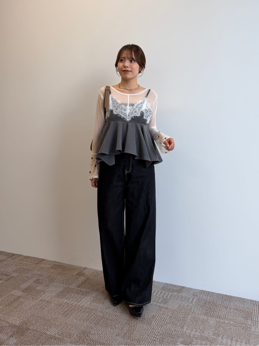 も*も様 TATRAS フリルグレービスチェ Thevon. | レースドッキングフリルビスチェ | Rakuten Fashion(楽天