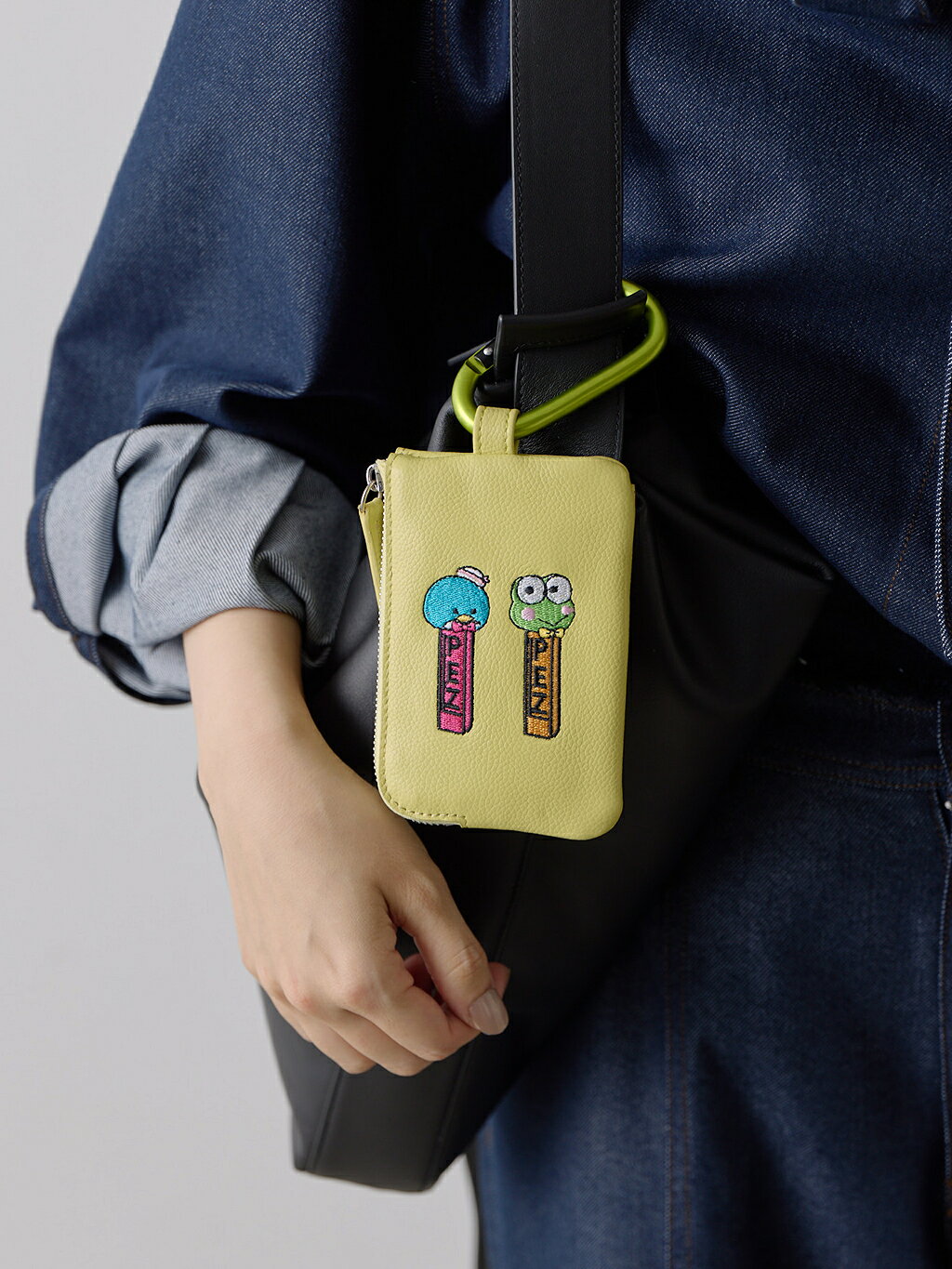ear PAPILLONNER ペッツ　キーケース ear PAPILLONNER | 【はぴだんぶい×PEZ(ペッツ) ×ear】 カラビナ付き