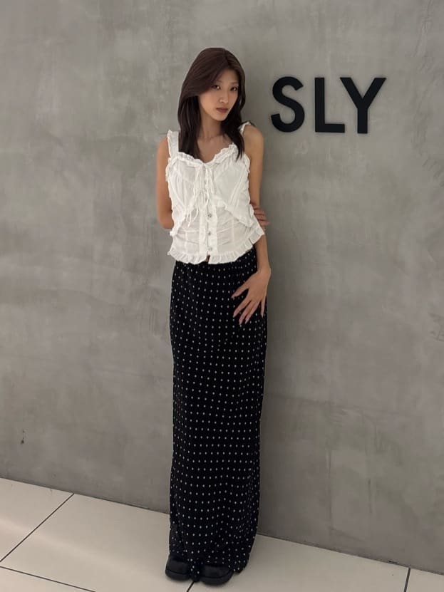 SLYのDUNGAREE SQUEEZE CAMI ブラウスを使ったコーディネート 