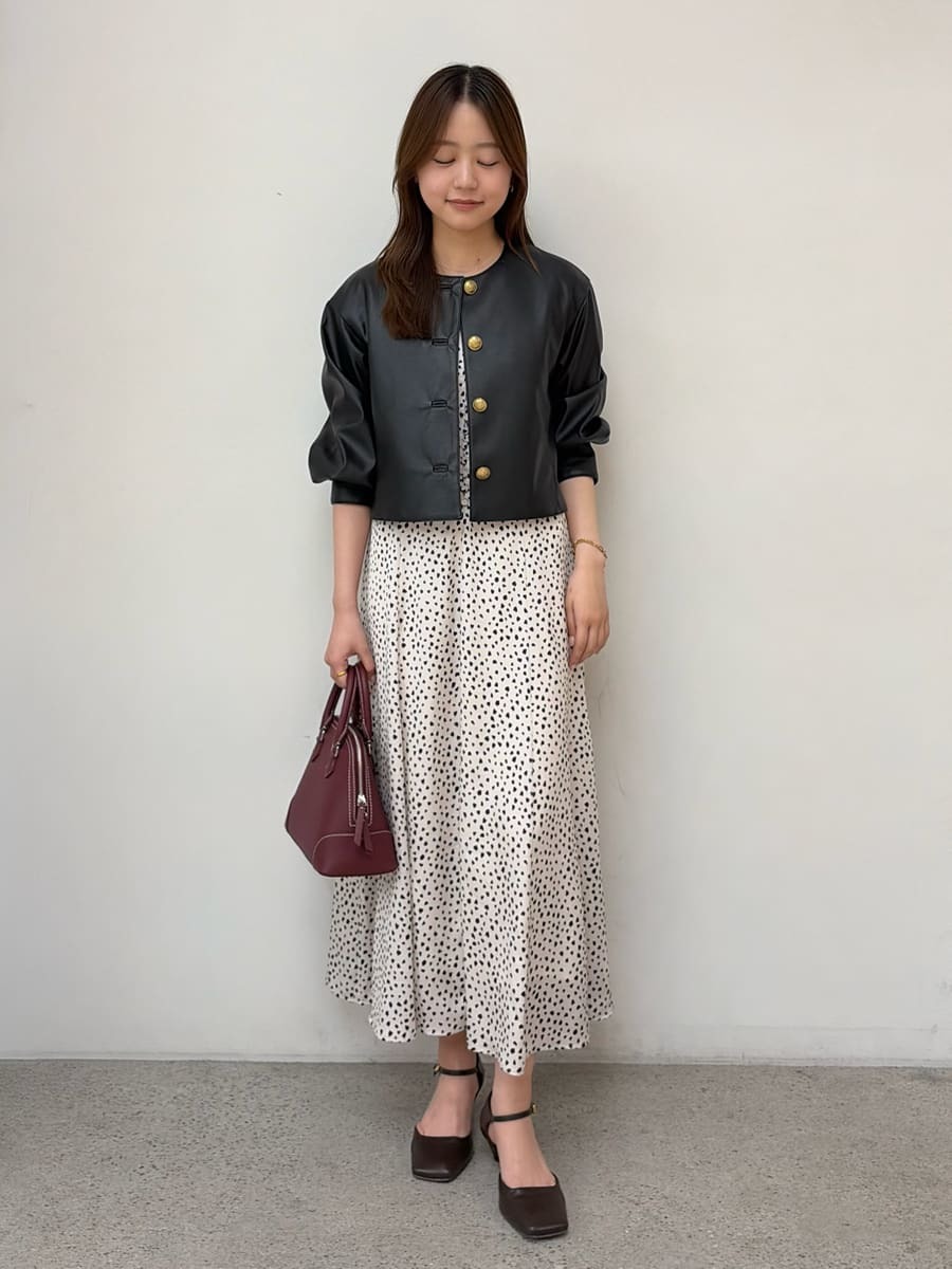 Mila Owen | ドット柄くるみボタンVネックナローワンピース | Rakuten