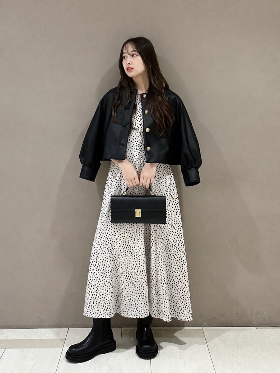 Mila Owen | ドット柄くるみボタンVネックナローワンピース | Rakuten