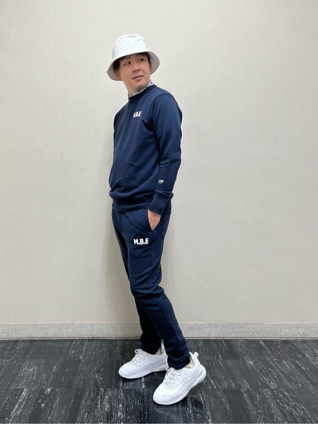 MASTER BUNNY EDITION | [VINTAGE CASUAL]スワギークルーネック